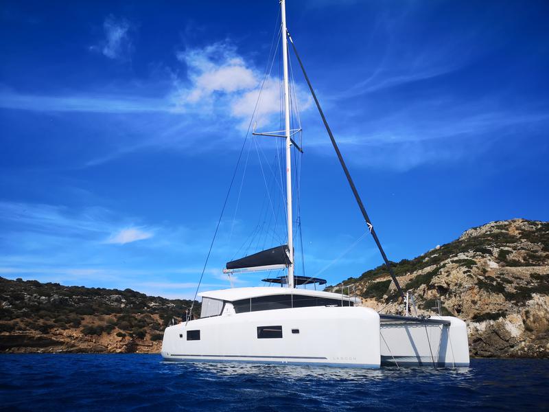 Book yachts online - catamaran - Lagoon 42 - Aktaia - rent