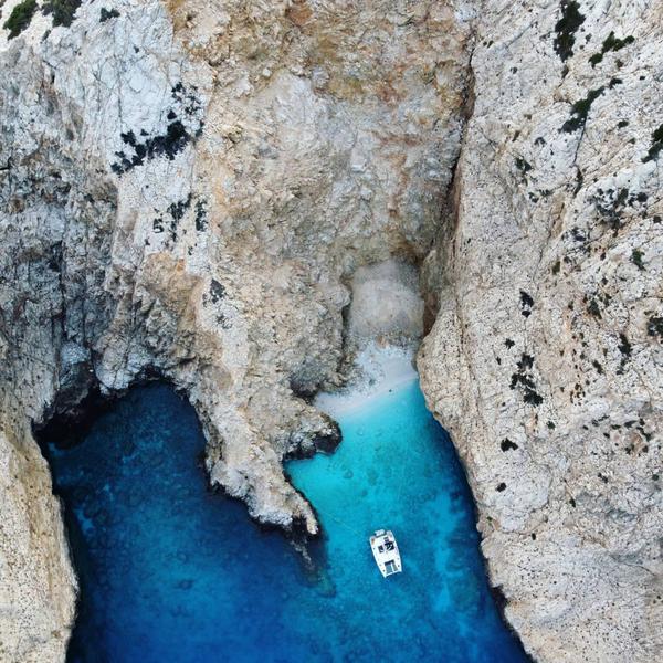 Book yachts online - catamaran - Lagoon 42 - Aktaia - rent