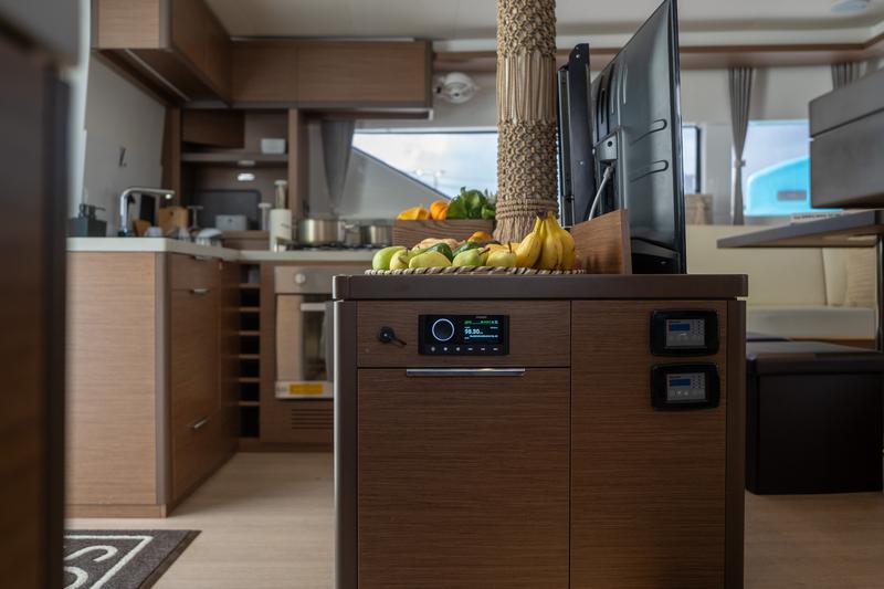 Book yachts online - catamaran - Lagoon 50 - Solana - rent