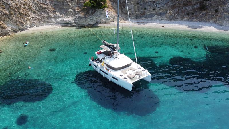 Book yachts online - catamaran - Lagoon 50 - Solana - rent