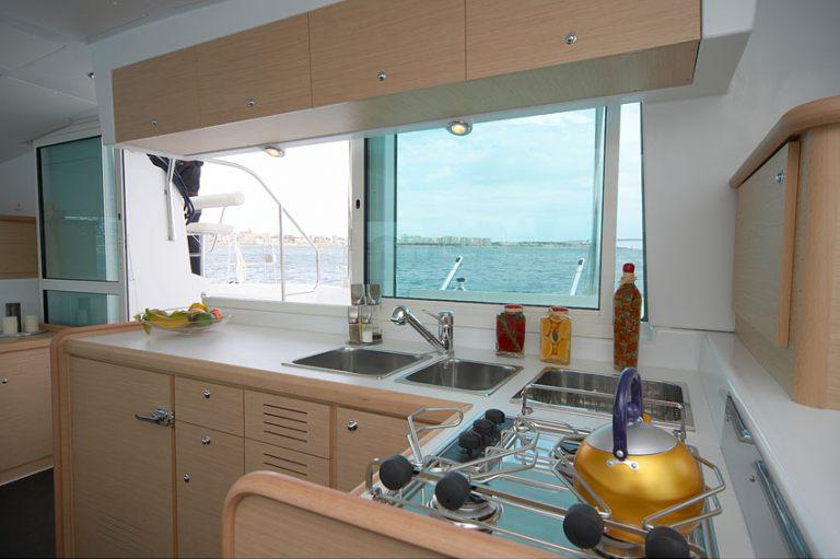 Book yachts online - catamaran - Lagoon 420 - Dynamis - rent