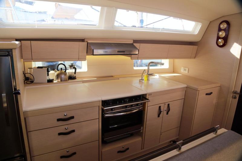 Book yachts online - sailboat - Jeanneau 54 - Storm Dancer 2 - rent