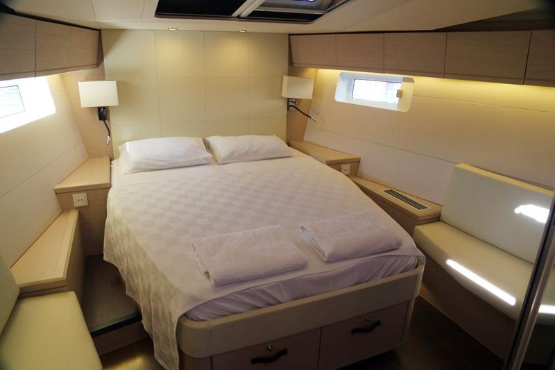 Book yachts online - sailboat - Jeanneau 54 - Storm Dancer 2 - rent