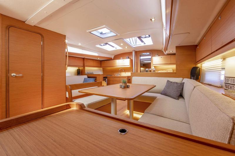 Book yachts online - sailboat - Dufour 430 Grand Large - Scarlet - rent