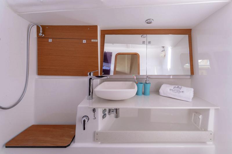 Book yachts online - sailboat - Dufour 430 Grand Large - Scarlet - rent