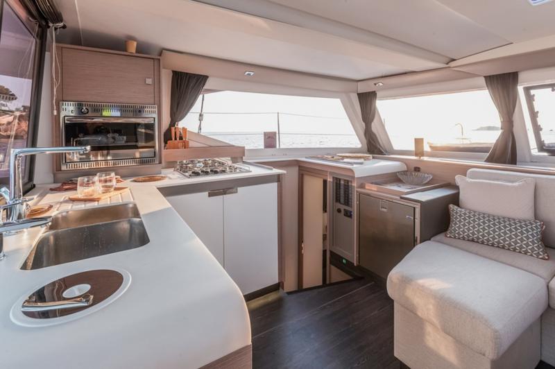 Book yachts online - catamaran - Isla 40 - Ares X - rent