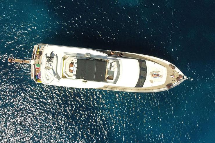 Book yachts online - motorboat - Falcon 76 - Lady Bibi - rent