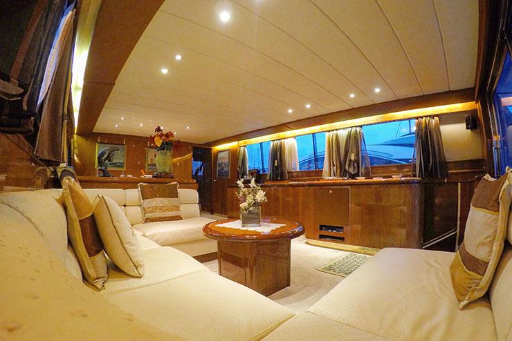Book yachts online - motorboat - Falcon 76 - Lady Bibi - rent
