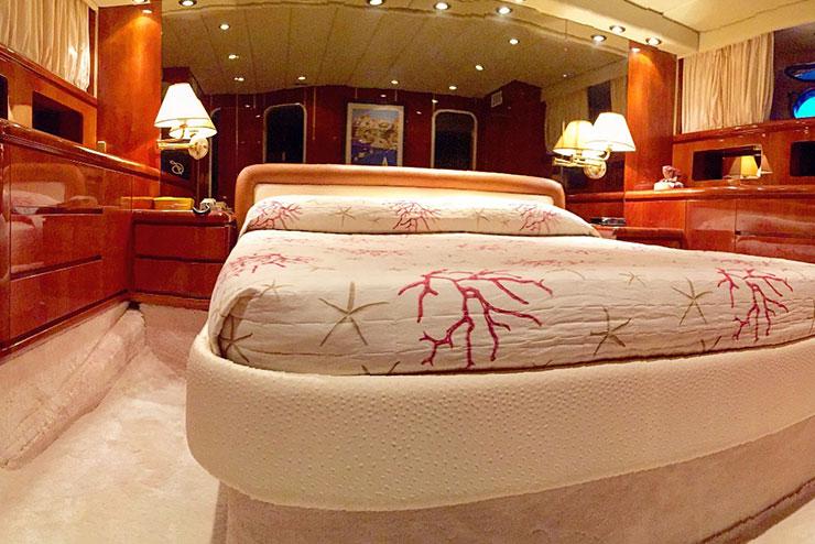 Book yachts online - motorboat - Falcon 76 - Lady Bibi - rent