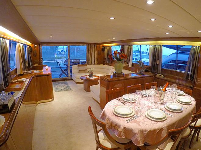 Book yachts online - motorboat - Falcon 76 - Lady Bibi - rent