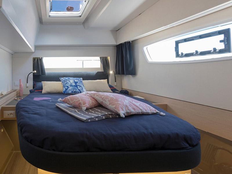 Book yachts online - catamaran - Fountaine Pajot Astréa 42 - NEW 2022! - rent