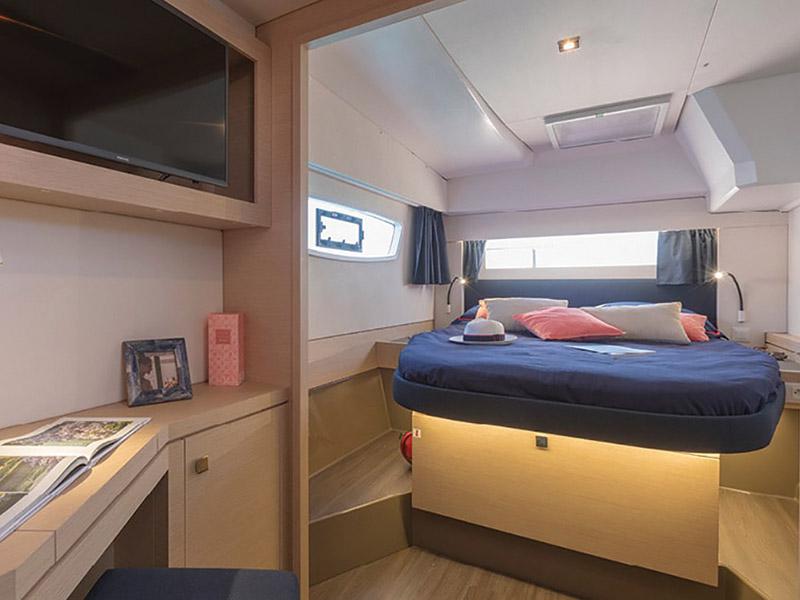 Book yachts online - catamaran - Fountaine Pajot Astréa 42 - NEW 2022! - rent