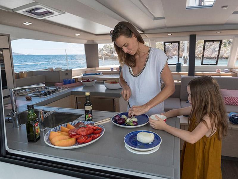 Book yachts online - catamaran - Fountaine Pajot Astréa 42 - NEW 2022! - rent