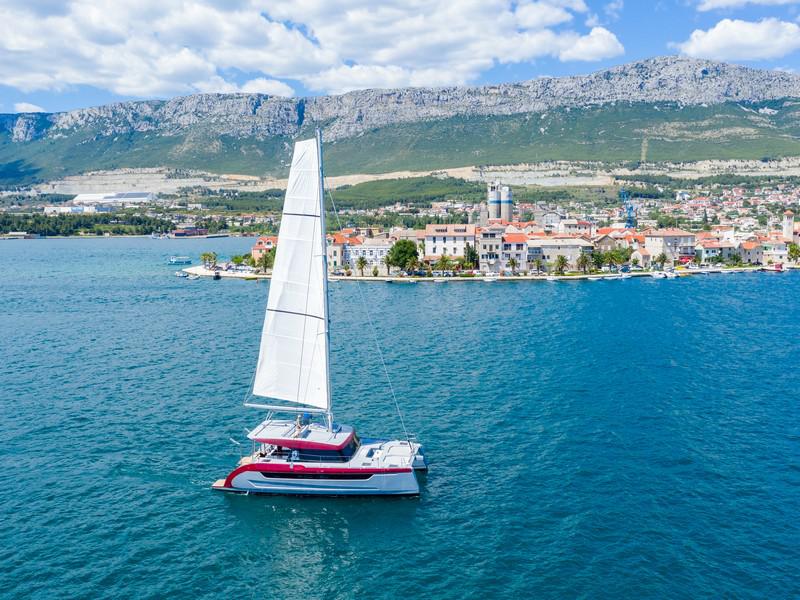 Book yachts online - catamaran - Luna 49 - RED - rent