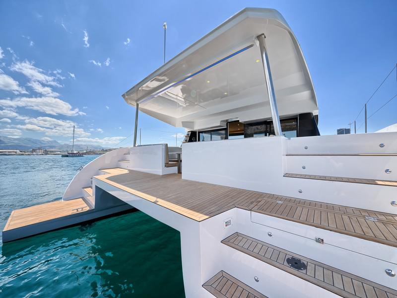 Book yachts online - catamaran - Luna 49 - GOLD - rent