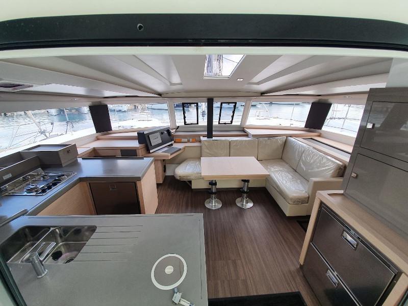 Book yachts online - catamaran - Astréa 42 - Muttley - rent