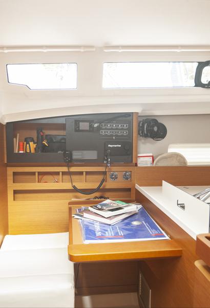 Book yachts online - sailboat - Sun Odyssey 410 - Sea Breeze - rent