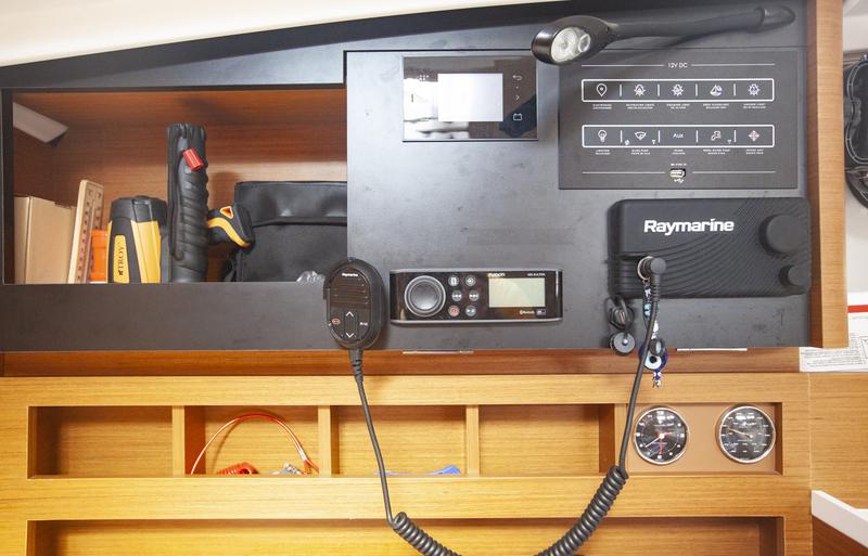 Book yachts online - sailboat - Sun Odyssey 410 - Sea Breeze - rent