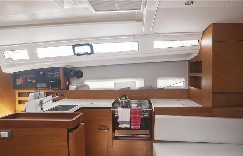 Book yachts online - sailboat - Sun Odyssey 410 - Sea Breeze - rent