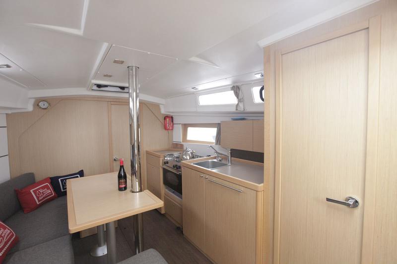 Book yachts online - sailboat - Oceanis 35 - Minta - rent