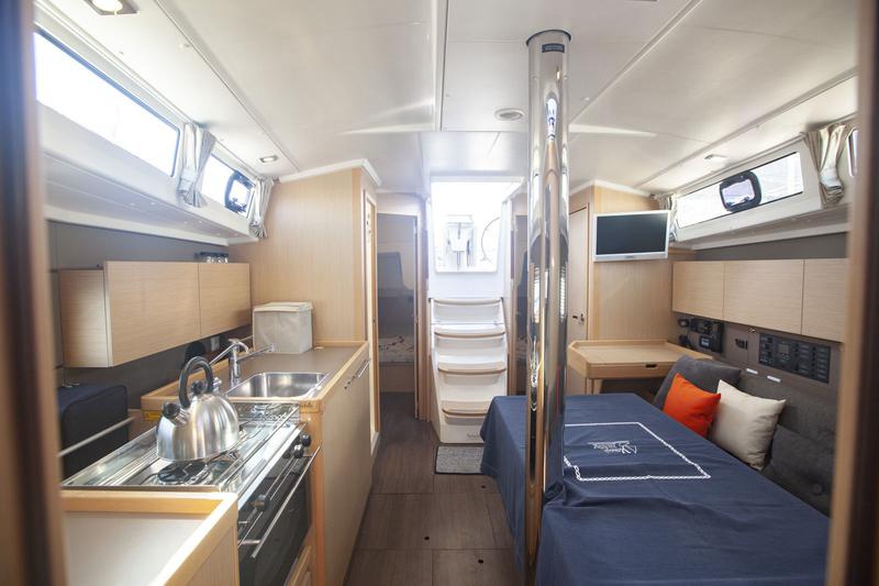 Book yachts online - sailboat - Oceanis 38 - Servus - rent