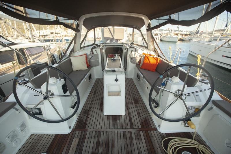 Book yachts online - sailboat - Oceanis 38 - Servus - rent