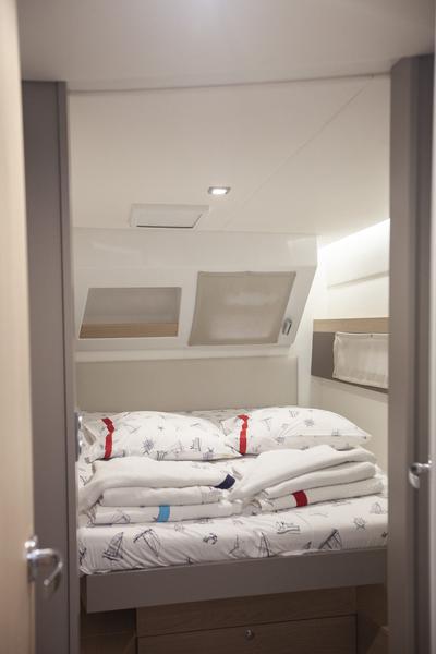 Book yachts online - catamaran - Bali 4.5 - LeAndra - rent