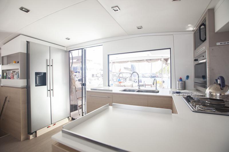 Book yachts online - catamaran - Bali 4.5 - LeAndra - rent