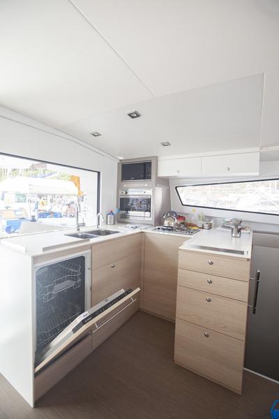 Book yachts online - catamaran - Bali 4.5 - LeAndra - rent