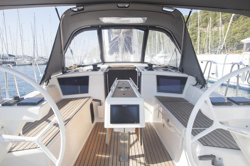 Book yachts online - sailboat - Dufour 360 GL - Nautilus - rent