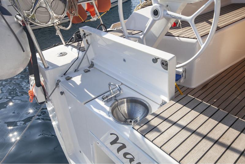 Book yachts online - sailboat - Dufour 360 GL - Nautilus - rent
