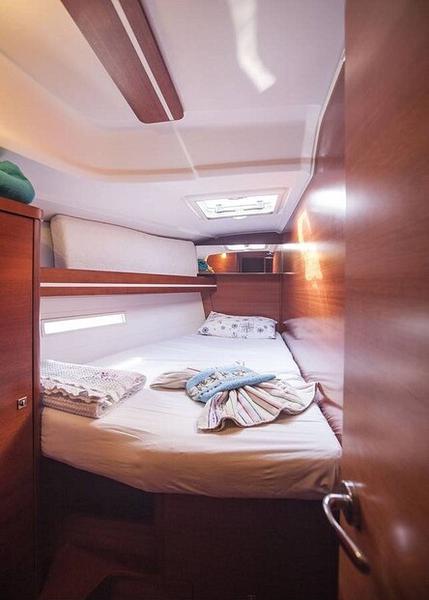 Book yachts online - sailboat - Dufour 450 GL - Dans - rent