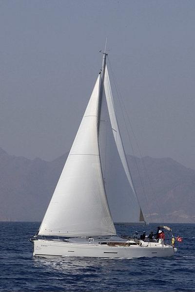 Book yachts online - sailboat - Dufour 450 GL - Dans - rent