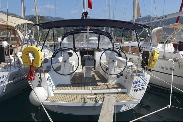 Book yachts online - sailboat - Dufour 335 GL - Kopernik - rent