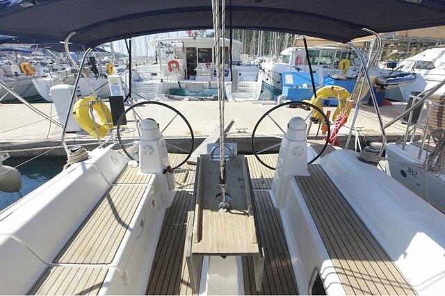 Book yachts online - sailboat - Dufour 335 GL - Kopernik - rent