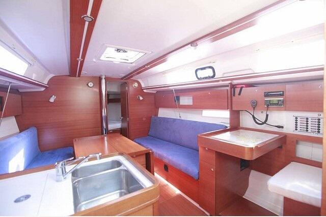 Book yachts online - sailboat - Dufour 335 GL - Kopernik - rent