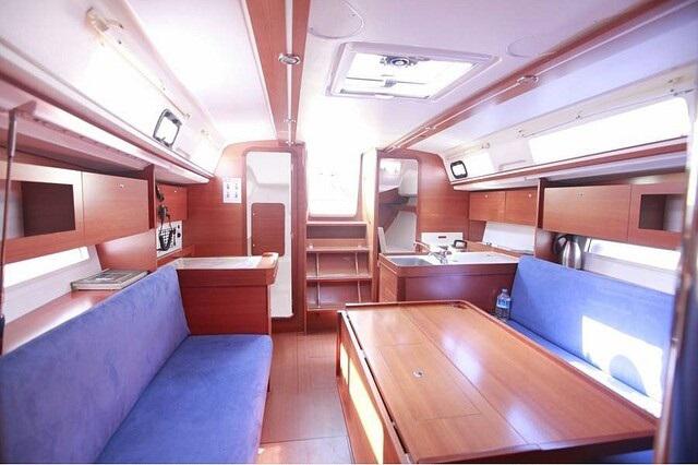 Book yachts online - sailboat - Dufour 335 GL - Kopernik - rent