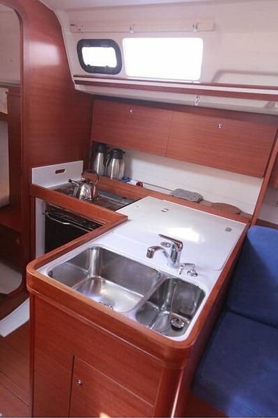 Book yachts online - sailboat - Dufour 335 GL - Kopernik - rent