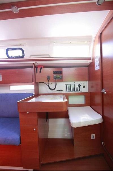 Book yachts online - sailboat - Dufour 335 GL - Kopernik - rent