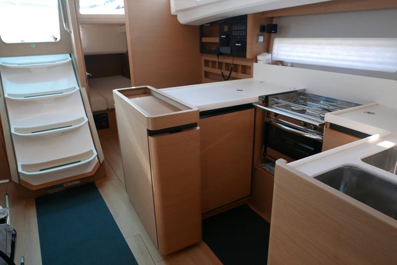 Book yachts online - sailboat - Sun Odyssey 440 - Frenetica - rent