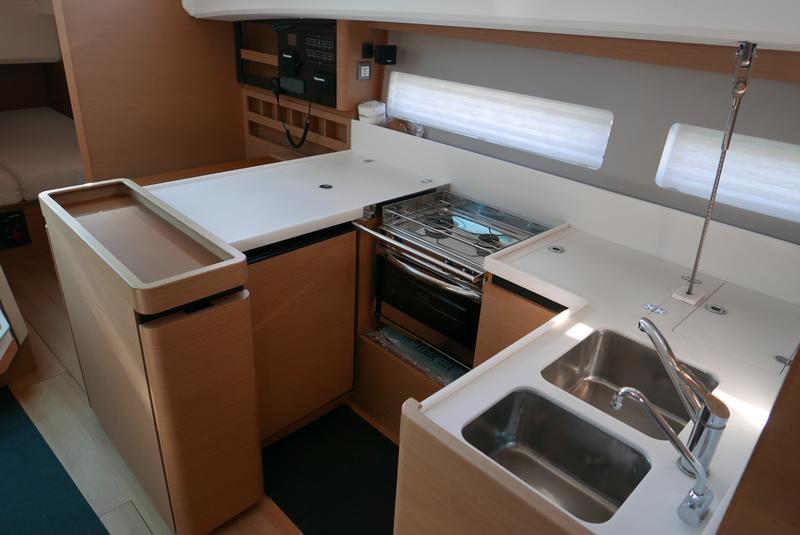 Book yachts online - sailboat - Sun Odyssey 440 - Frenetica - rent