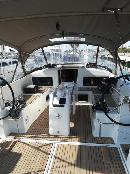 Book yachts online - sailboat - Sun Odyssey 440 - Frenetica - rent