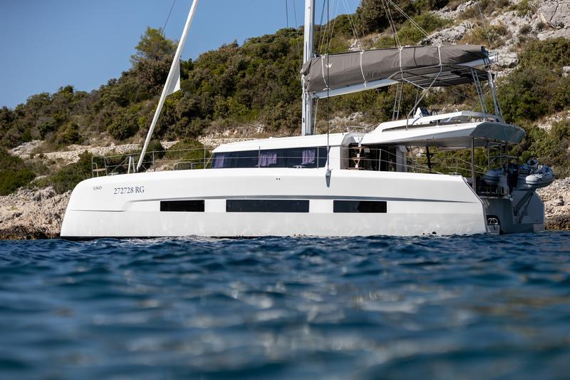 Book yachts online - catamaran - Dufour 48 Catamaran - Bahia Serena - AC+GEN. - rent