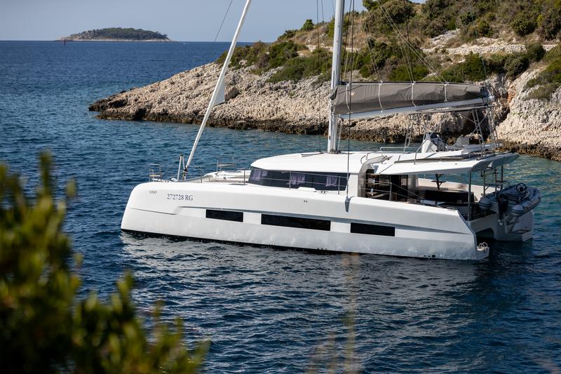 Book yachts online - catamaran - Dufour 48 Catamaran - Bahia Serena - AC+GEN. - rent
