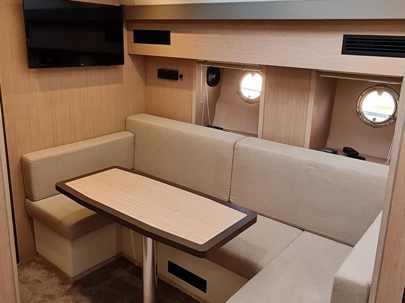 Book yachts online - motorboat - Cranchi M 44 HT - Hakuna Matata - rent