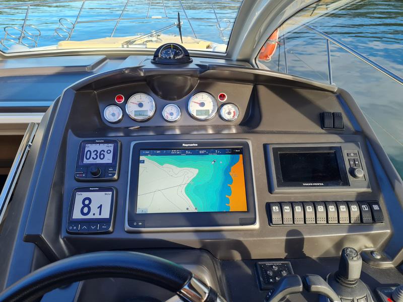 Book yachts online - motorboat - Cranchi M 44 HT - Hakuna Matata - rent