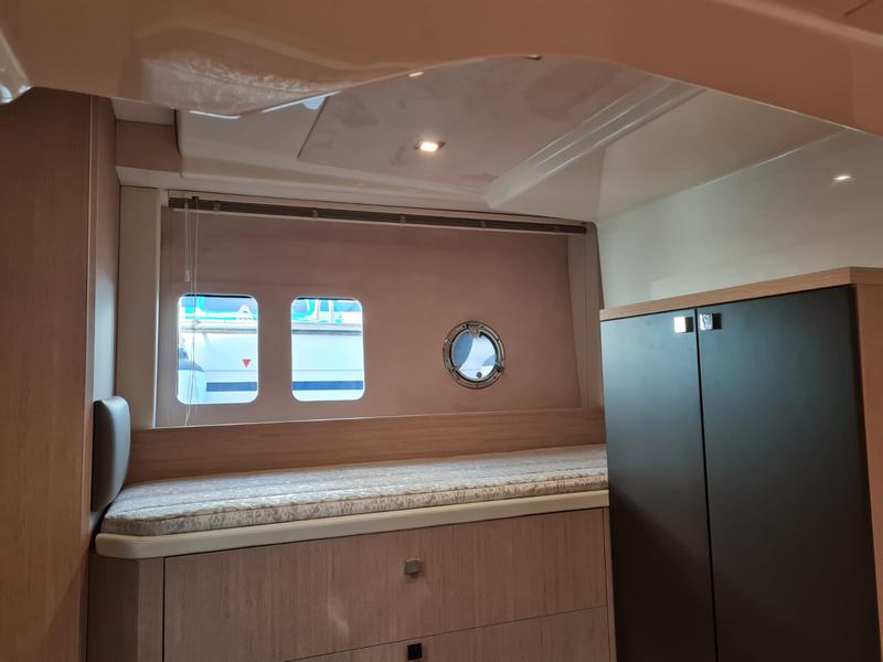 Book yachts online - motorboat - Cranchi M 44 HT - Hakuna Matata - rent