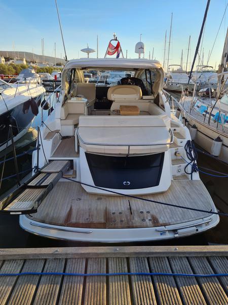 Book yachts online - motorboat - Cranchi M 44 HT - Hakuna Matata - rent