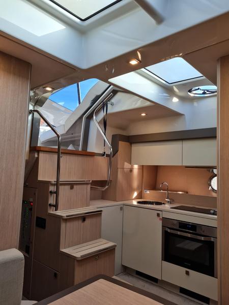 Book yachts online - motorboat - Cranchi M 44 HT - Hakuna Matata - rent