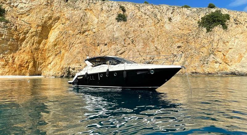 Book yachts online - motorboat - Cranchi M 44 HT - Hakuna Matata - rent